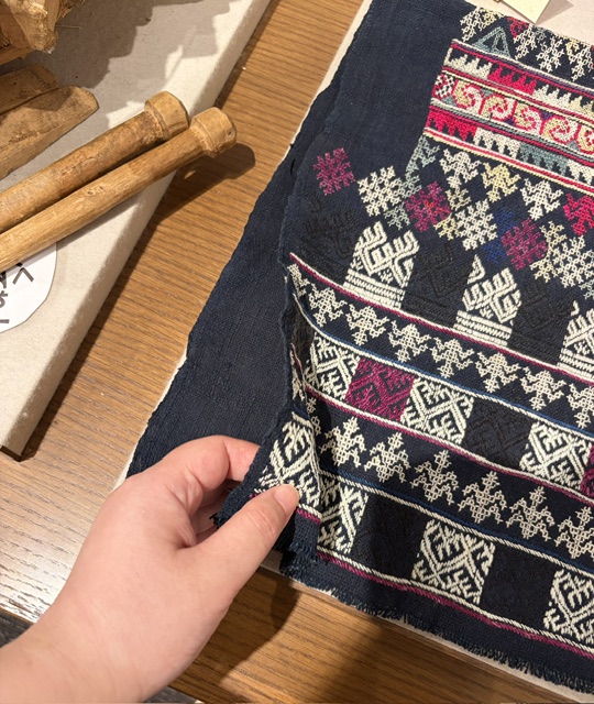 ユーミエン族女性用ズボン用刺繍布